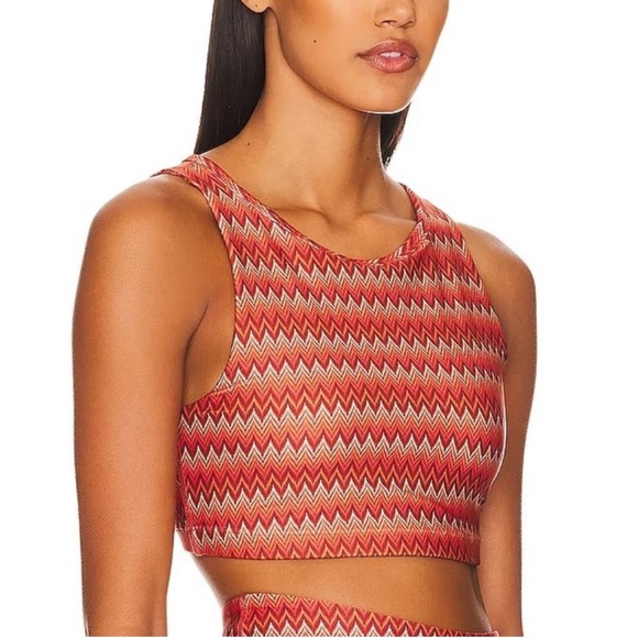 Beyond Yoga NWT $64 Athletic Top, Chevron Red Orange, Large, New, Sports Bra Gym - Picture 2 of 10